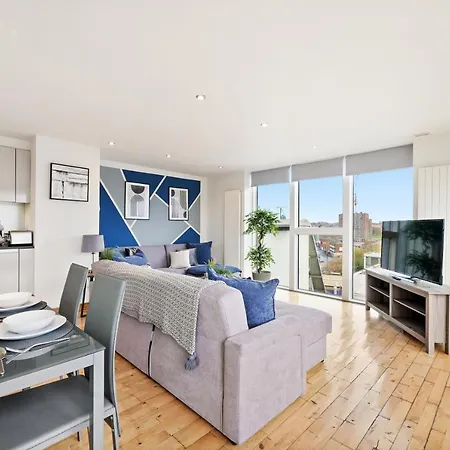 No.1 The Ultimate Penthouse - 3 Balconies! شقة ليدز