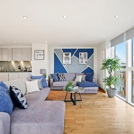 No.1 The Ultimate Penthouse - 3 Balconies! * ليدز
