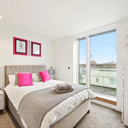 No.1 The Ultimate Penthouse - 3 Balconies! *